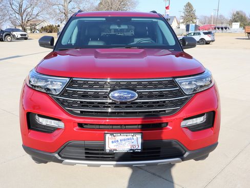 Used 2022 Ford Explorer XLT w/ Equipment Group 202A image 3