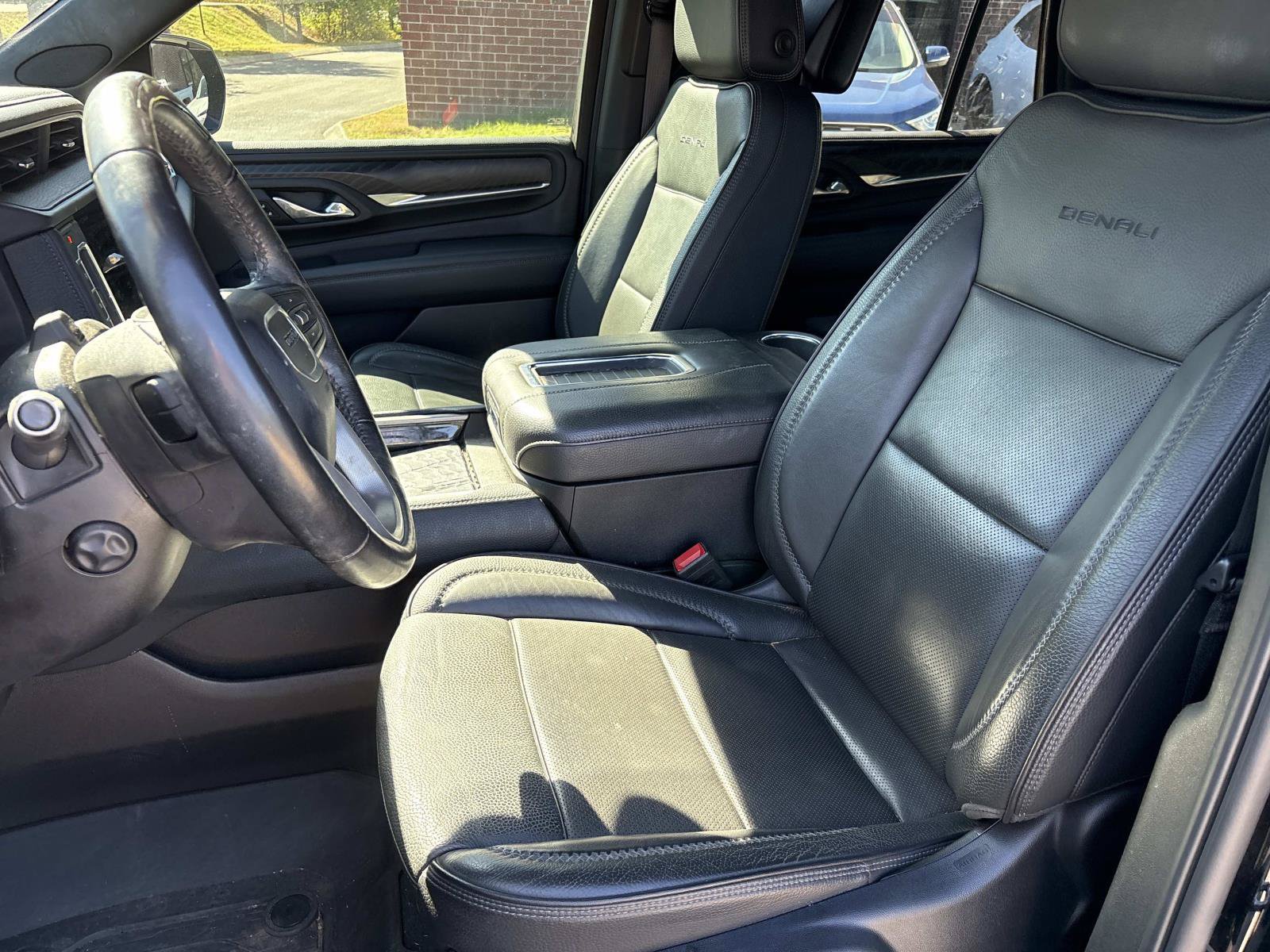 Used 2024 GMC Yukon Denali w/ Advanced Technology Package AWD/4WD image 12