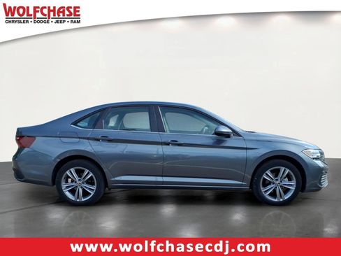 Used 2024 Volkswagen Jetta SE FWD image 6