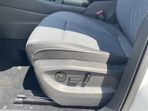 New 2025 Volkswagen Tiguan SE R-Line image 13