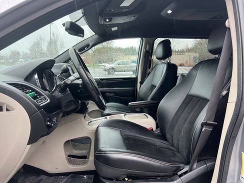 Used 2016 Dodge Grand Caravan SXT FWD image 9