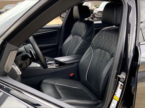 Used 2022 BMW 540i w/ M Sport Package image 7