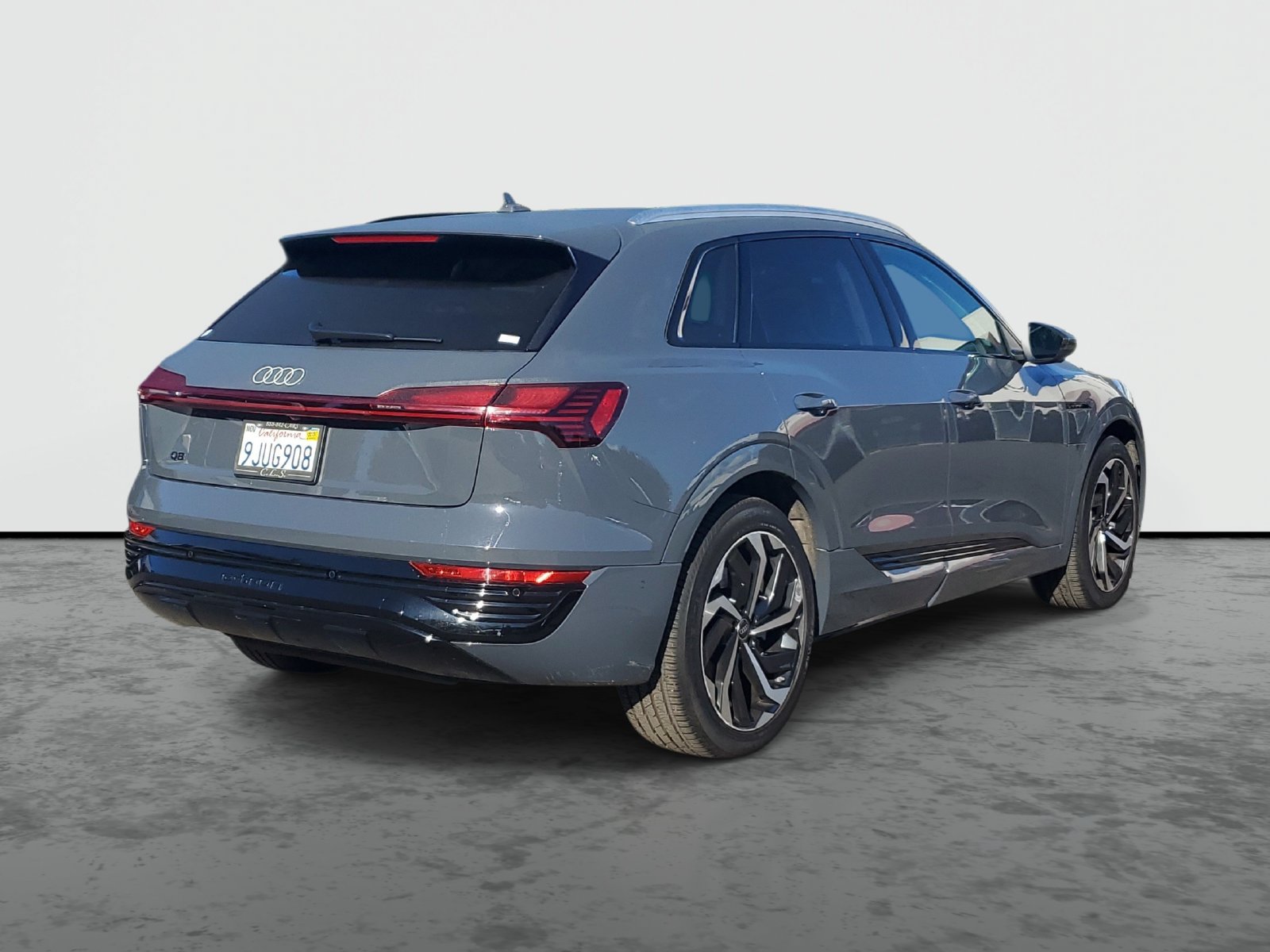 Used 2024 Audi Q8 e-tron Premium Plus w/ Premium Plus Package AWD/4WD image 4