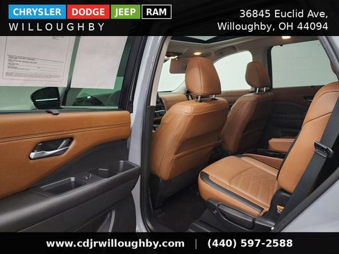 Used 2025 Nissan Pathfinder Platinum AWD/4WD image 29