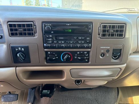 Used 1999 Ford F250 Lariat image 28