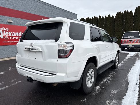 Used 2024 Toyota 4Runner SR5 Premium image 3