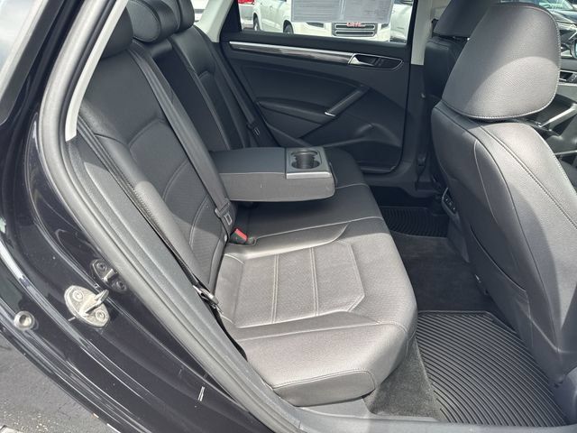 Used 2017 Volkswagen Passat 1.8T SE FWD image 22