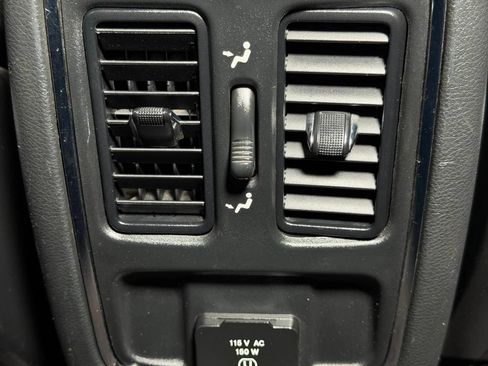Used 2018 Jeep Grand Cherokee Altitude AWD/4WD image 20