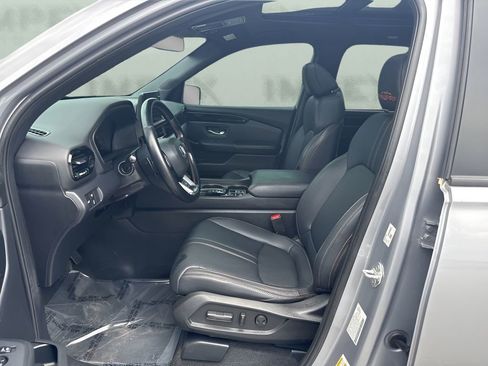 Used 2025 Honda Pilot TrailSport image 9