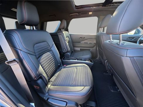 New 2026 Nissan Pathfinder SV image 12