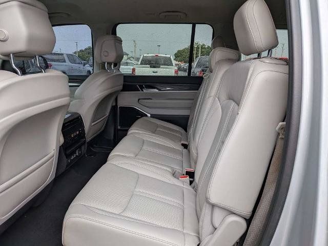 Used 2022 Jeep Wagoneer Series III RWD image 13