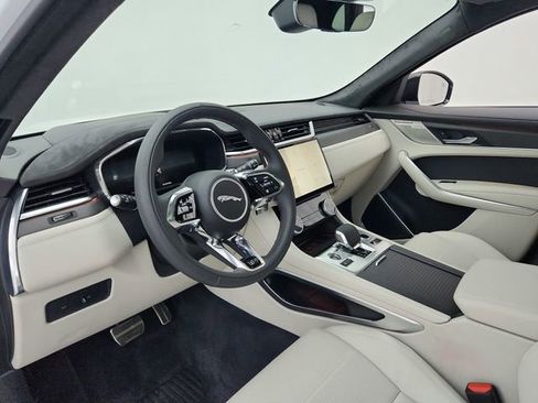 New 2026 Jaguar F-PACE SVR image 24