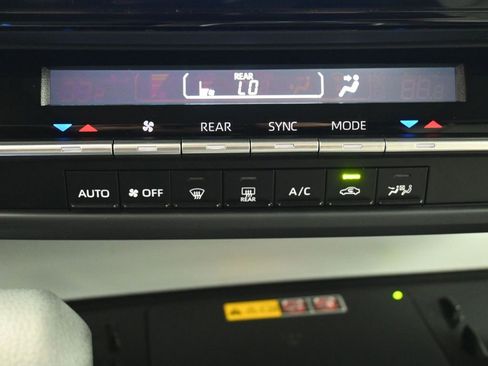 Used 2025 Toyota Sienna LE w/ LE Plus Package image 22