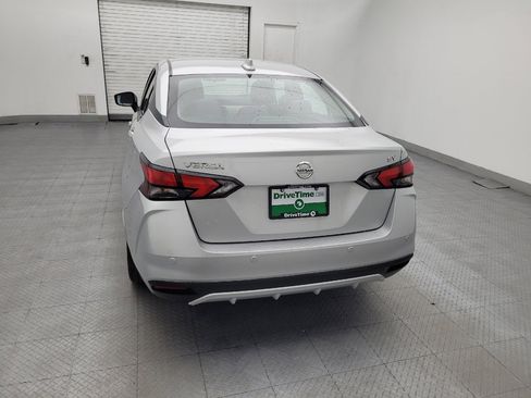 Used 2021 Nissan Versa SV FWD image 6