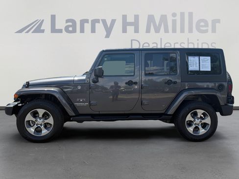 Used 2017 Jeep Wrangler Unlimited Sahara w/ Connectivity Group AWD/4WD image 2