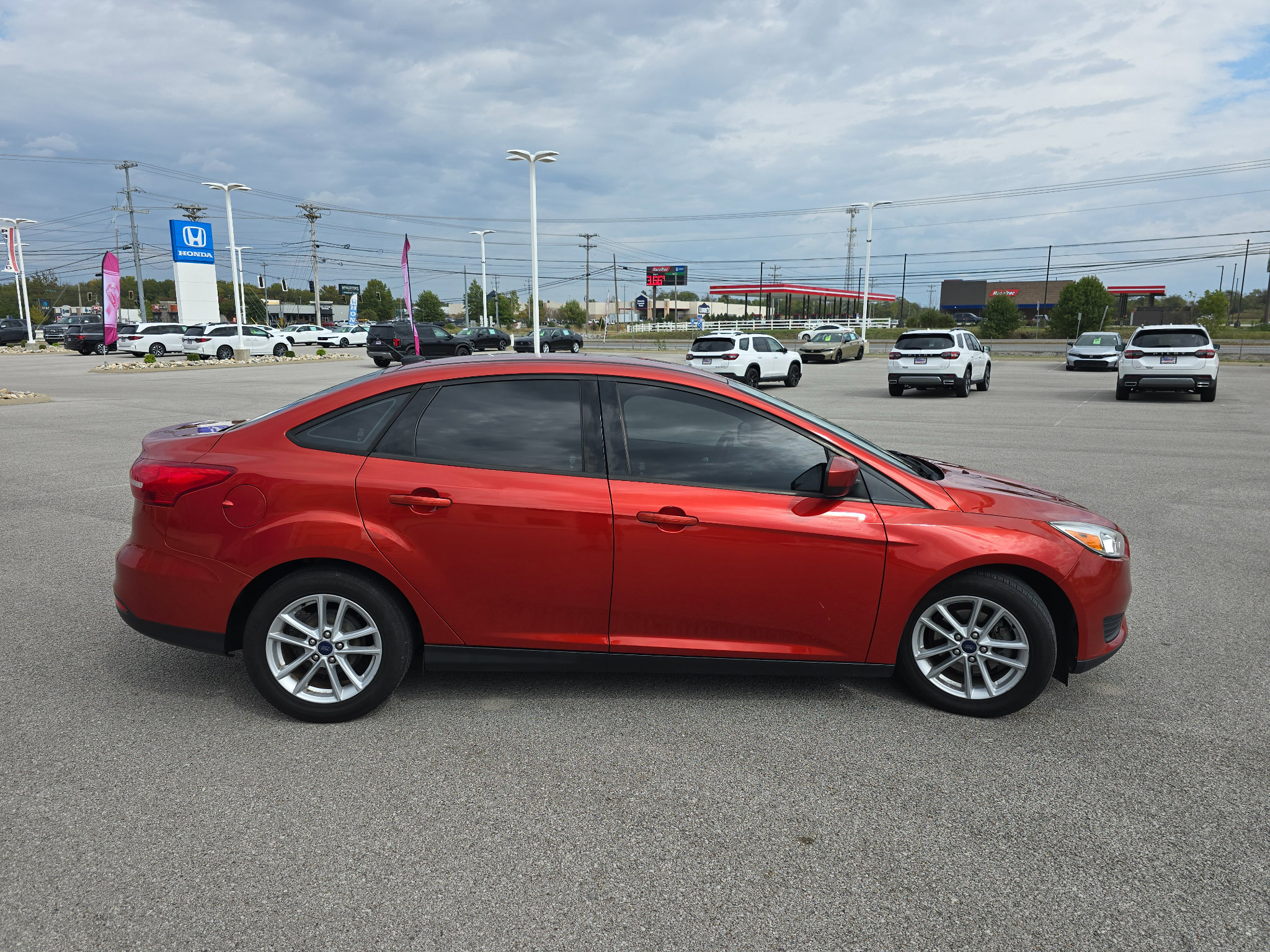 Used 2018 Ford Focus SE FWD image 5