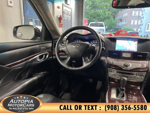 Used 2017 INFINITI Q70 3.7 image 23