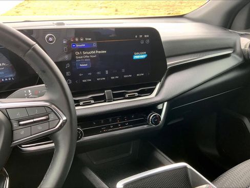 Used 2025 Chevrolet Equinox LT FWD image 7