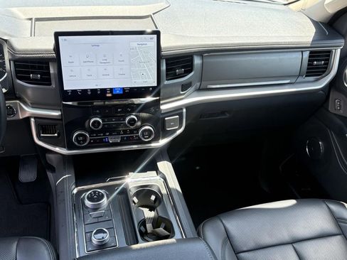 Used 2024 Ford Expedition XLT AWD/4WD image 13