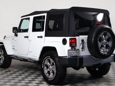 Used 2016 Jeep Wrangler Unlimited Sahara w/ Dual Top Group AWD/4WD image 6