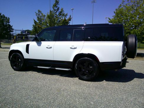 Used 2023 Land Rover Defender 130 X-Dynamic SE AWD/4WD image 37