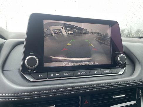 Used 2023 Nissan Rogue SV image 12