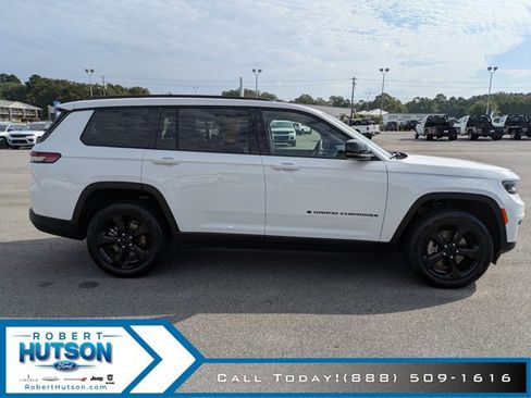 Used 2023 Jeep Grand Cherokee L Laredo image 5