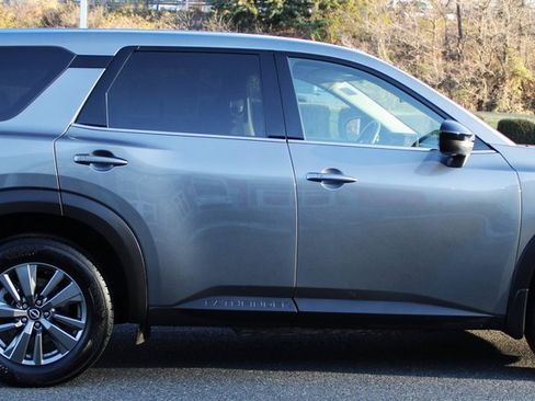 Certified 2024 Nissan Pathfinder S image 5