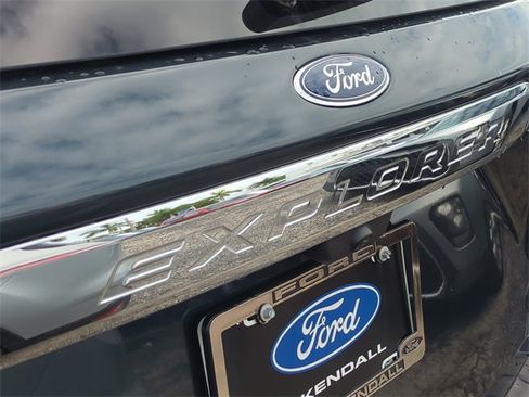 Used 2023 Ford Explorer XLT w/ Equipment Group 202A image 5