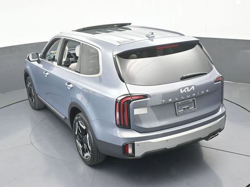 Used 2024 Kia Telluride EX w/ EX Captain's Chair Package image 56