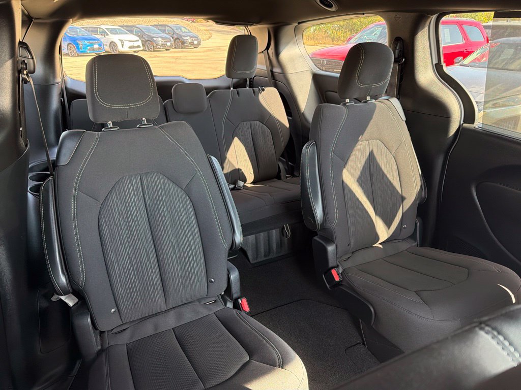 Used 2019 Chrysler Pacifica Touring Plus w/ S Appearance Package FWD image 27