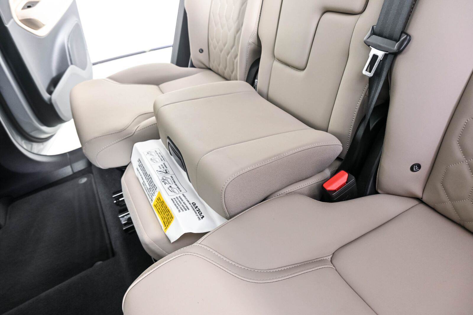 Certified 2026 Volvo XC90 B6 Plus AWD/4WD image 19