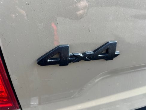 Used 2019 Toyota Tundra SR5 w/ SR5 Upgrade Package image 33