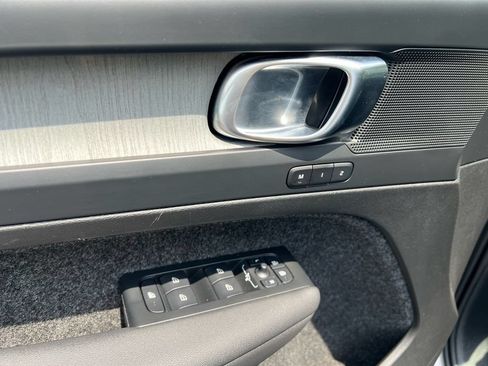 Certified 2025 Volvo XC40 B5 Core AWD/4WD image 10