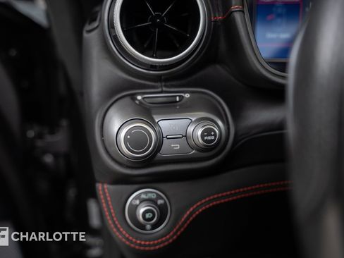 Used 2020 Ferrari Portofino RWD image 26