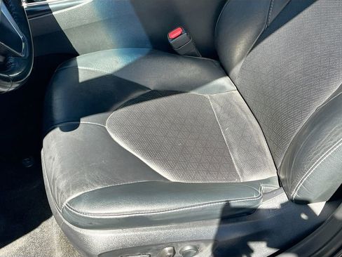 Used 2020 Toyota Camry XSE FWD image 18