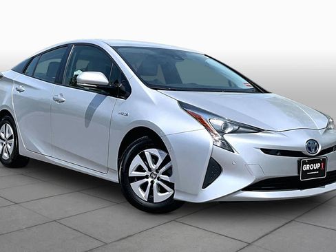 Used 2018 Toyota Prius Two w/ Prius Two Safety Plus Package FWD image 3
