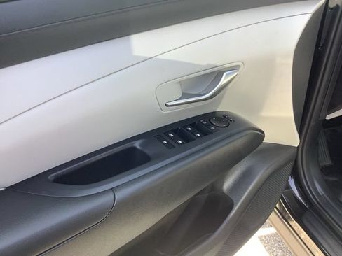 Certified 2025 Hyundai Tucson SE FWD image 20
