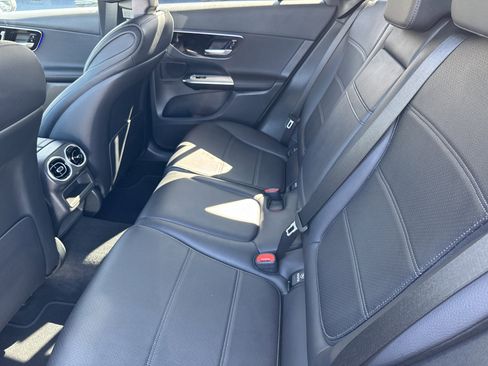 Used 2025 Mercedes-Benz GLC 300 4MATIC image 24