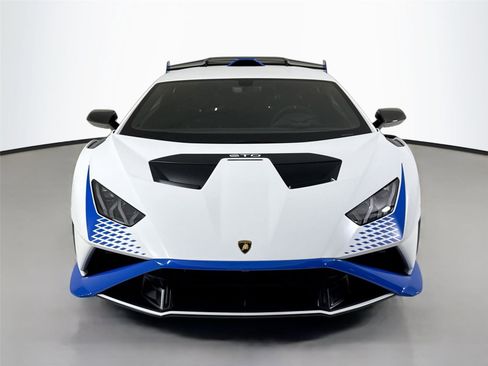 Used 2022 Lamborghini Huracan STO image 11