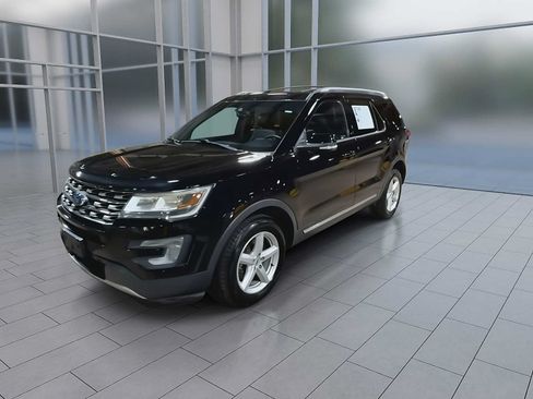 Used 2016 Ford Explorer XLT w/ Equipment Group 202A AWD/4WD image 4