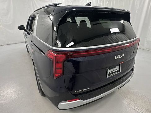 New 2026 Kia Carnival EX image 5
