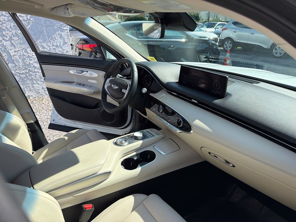 Used 2024 Genesis GV70 2.5T w/ Select Package AWD/4WD image 17