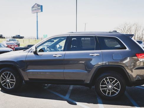Used 2018 Jeep Grand Cherokee Limited image 25