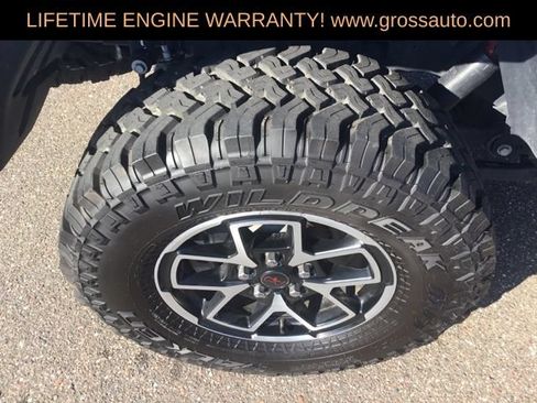 Used 2024 Jeep Gladiator Rubicon w/ Technology Group AWD/4WD image 9