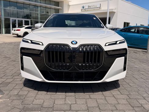 Used 2025 BMW 760i xDrive AWD/4WD image 6