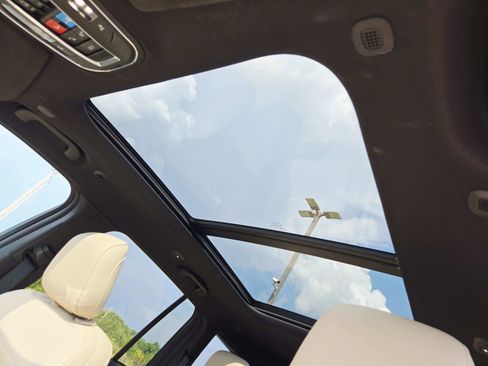 Used 2024 Jeep Grand Cherokee Limited w/ Trailer Tow Package image 10