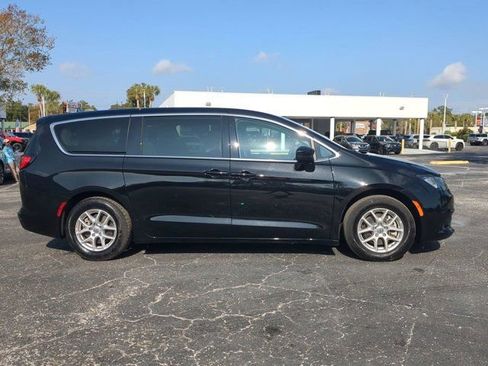 Used 2024 Chrysler Voyager LX image 3