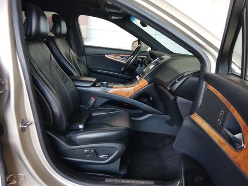 Used 2017 Lincoln MKX Reserve FWD image 12