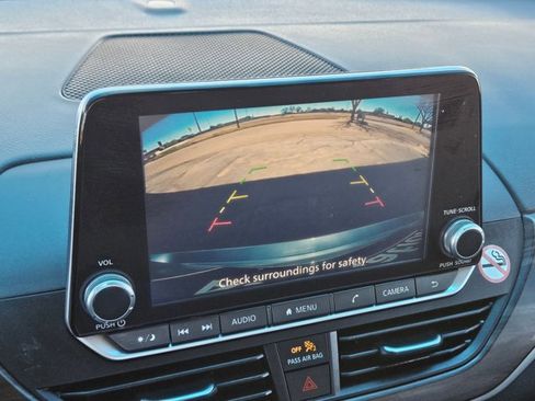 Used 2024 Nissan Altima 2.5 SV image 13